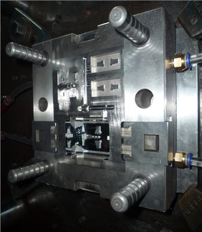 Newid yr Wyddgrug Chwistrellu